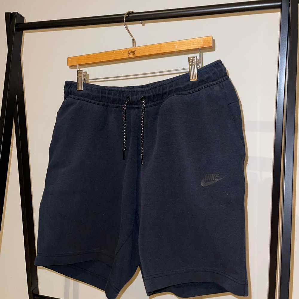 Men’s Nike Tech Fleece Shorts - L